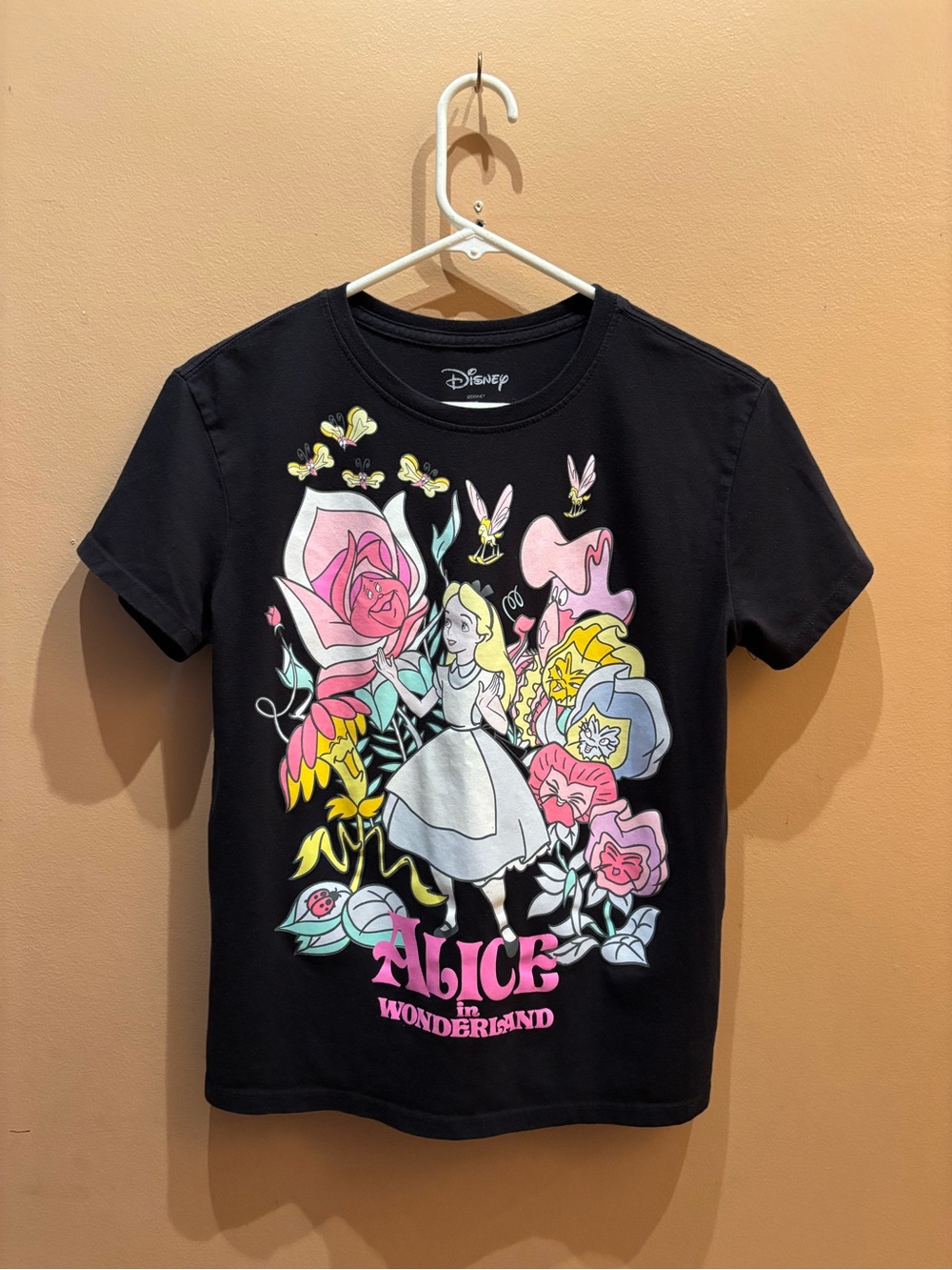 Disney Alice In Wonderland Graphic Black and Pink Short Sleeve Size Small